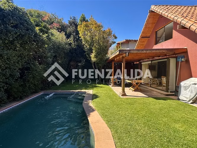 Casa en venta de 5 dorm. en Las Condes