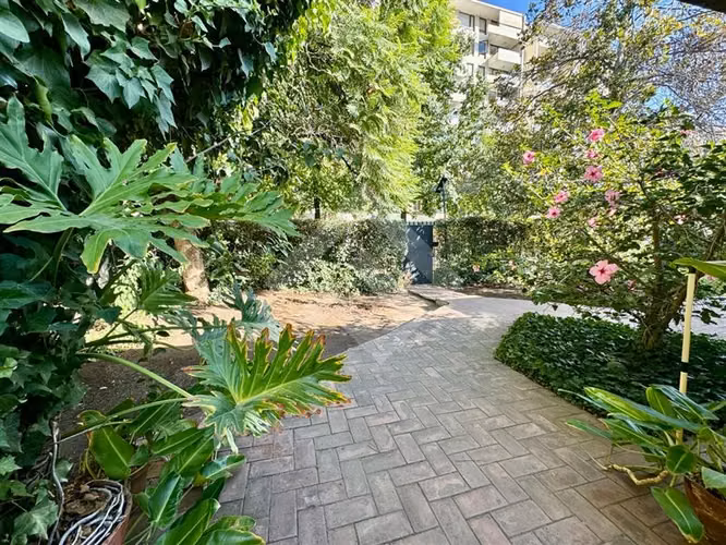Casa en venta de 3 dorm. en Las Condes - Imagen 2