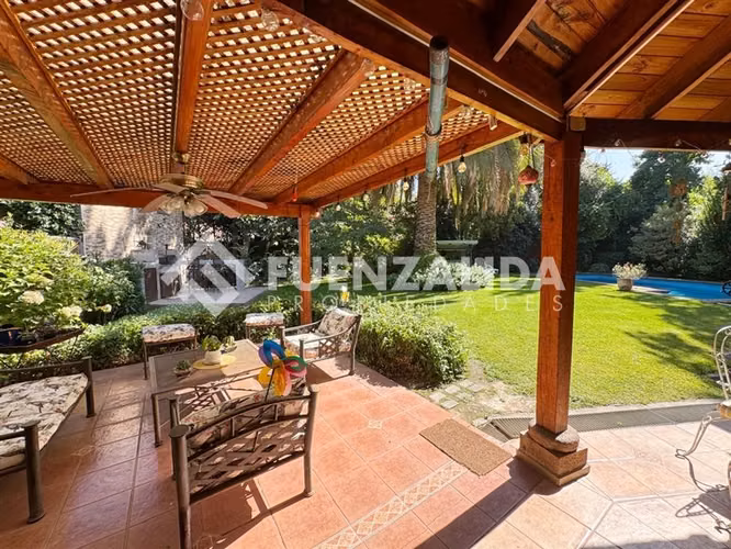 Casa en venta de 4 dorm. en Lo Barnechea