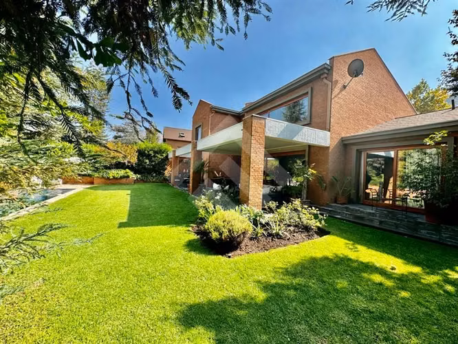 Casa en venta de 5 dorm. en Lo Barnechea
