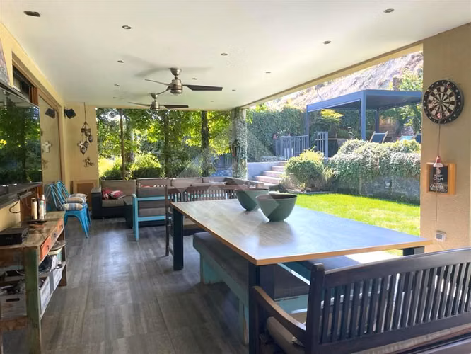 Espectacular casa en venta de 4 dorm. en Chicureo