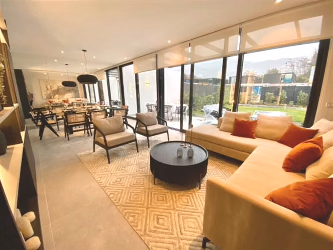 Casa en venta de 4 dorm. en Las Condes