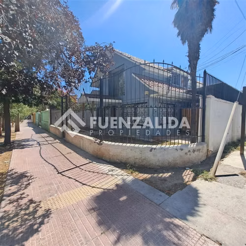 Casa en venta de 6 dorm. en La Cisterna
