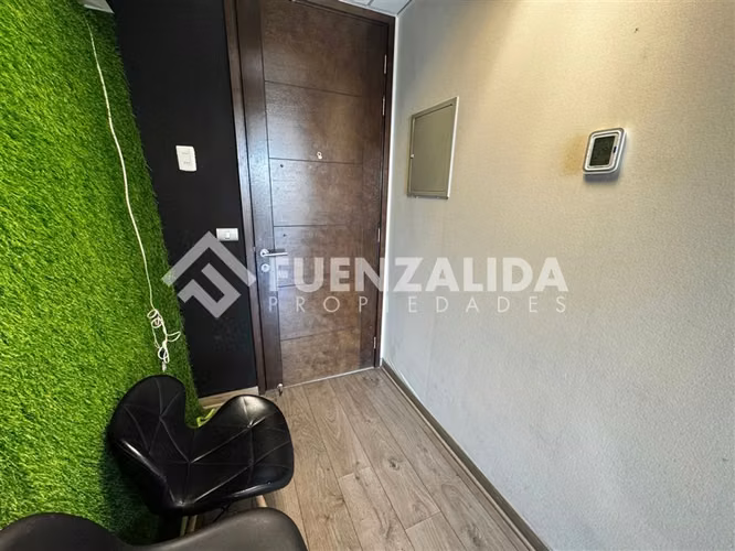 Oficina con 1 baño en venta en Estación Central