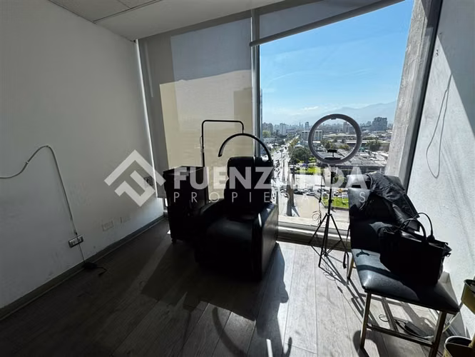 Oficina con 1 baño en venta en Estación Central