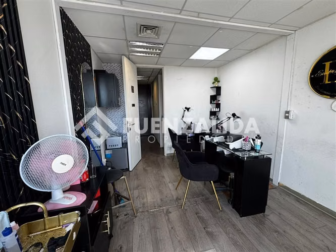 Oficina con 1 baño en venta en Estación Central