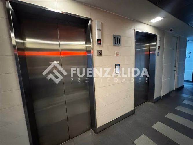 Oficina con 1 baño en venta en Estación Central