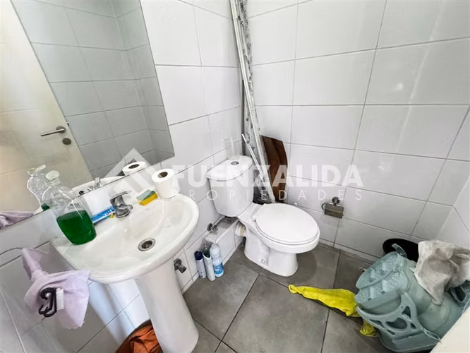 Oficina con 1 baño en venta en Estación Central