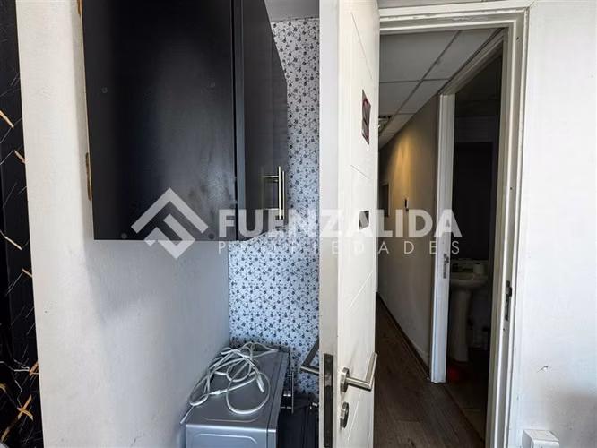 Oficina con 1 baño en venta en Estación Central