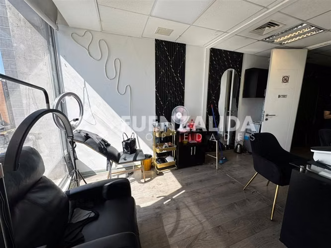 Oficina con 1 baño en venta en Estación Central