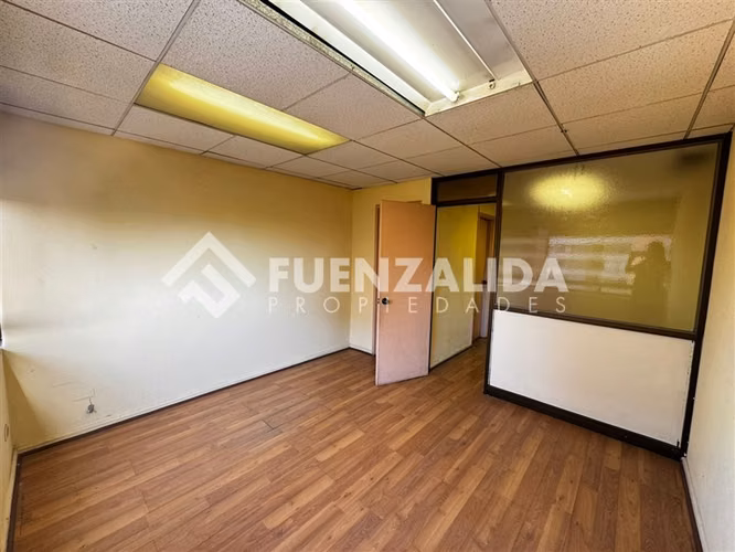 Oficina con estacionamiento en venta en San Miguel