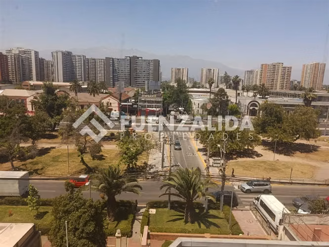 Oficina con estacionamiento en venta en San Miguel
