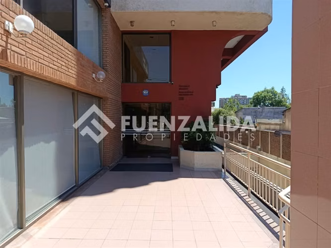 Oficina con estacionamiento en venta en San Miguel