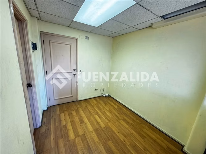 Oficina con estacionamiento en venta en San Miguel