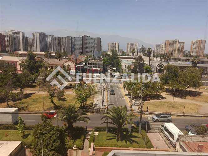 Oficina con estacionamiento en venta en San Miguel