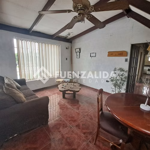 Casa con Locales comerciales en venta. en Maipú