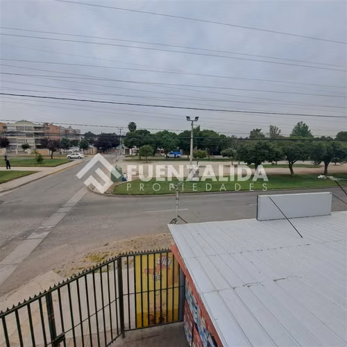 Casa con Locales comerciales en venta. en Maipú