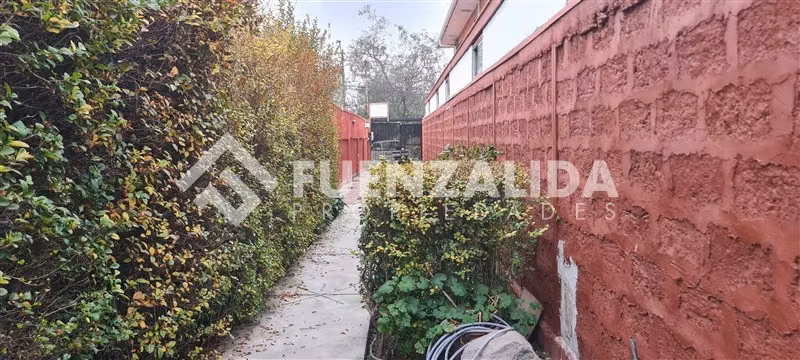 Casa en venta de 3 dorm. en La Cisterna