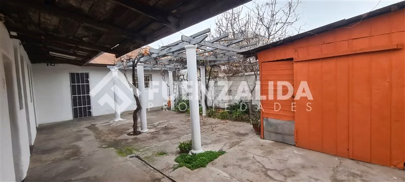 Casa en venta de 3 dorm. en La Cisterna