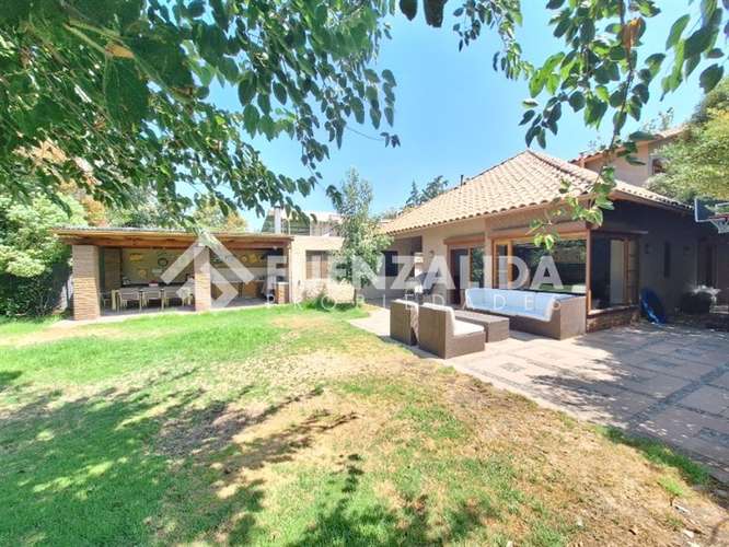 Casa en venta de 5 dormitorios y 4 baños en La Reina
