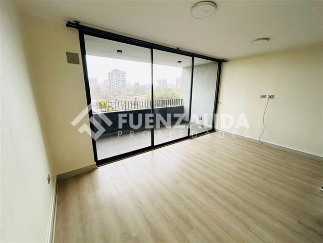 Departamento en venta de 3 dorm. en La Cisterna