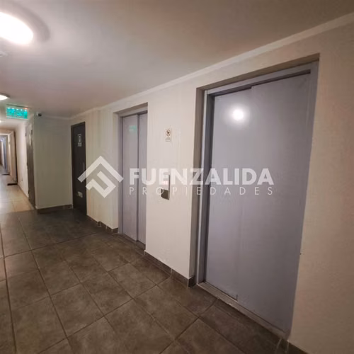 Departamento seminuevo en venta de 2D/1B Metro Lo Ovalle