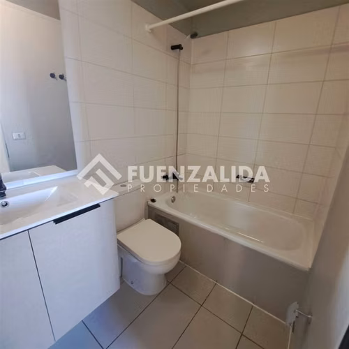 Departamento seminuevo en venta de 2D/1B Metro Lo Ovalle