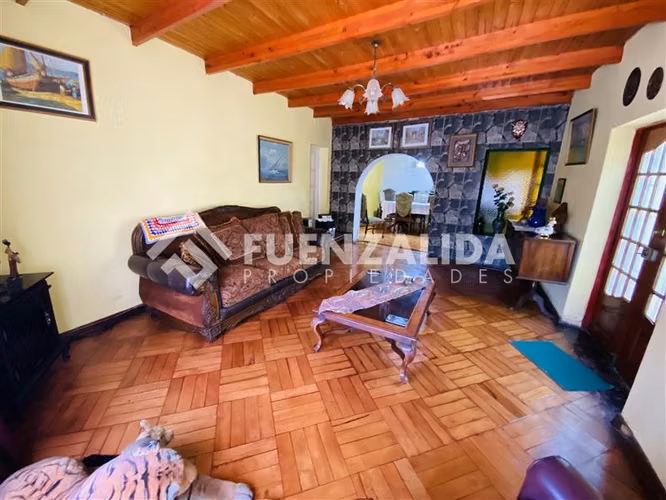 Casa en venta 3 dorm más casa interior de 2 dorm.en Conchalí