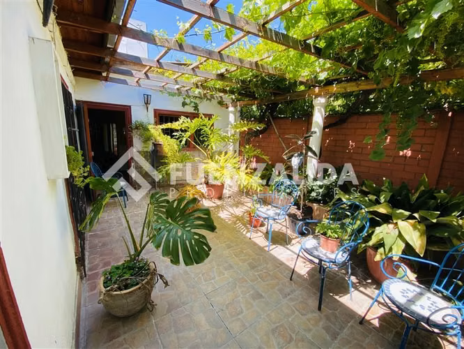 Casa en venta 3 dorm más casa interior de 2 dorm.en Conchalí