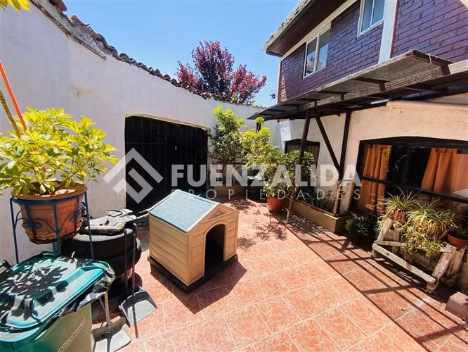 Casa en venta 3 dorm más casa interior de 2 dorm.en Conchalí