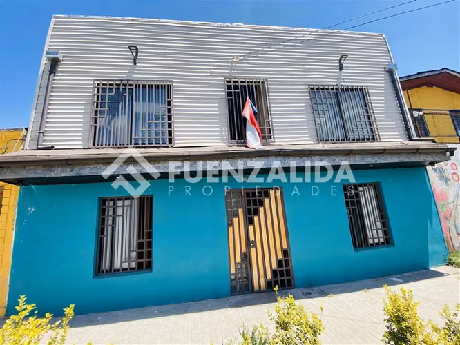 Casa para inversión en venta de 9 dorm. en La Cisterna