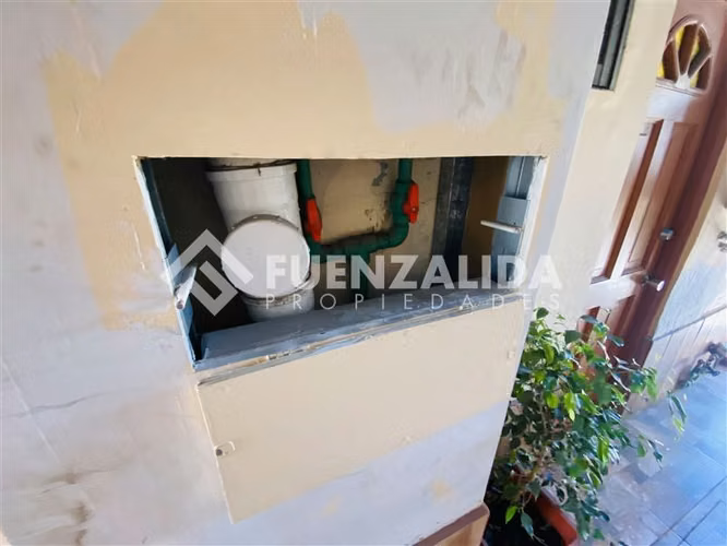 Casa para inversión en venta de 9 dorm. en La Cisterna