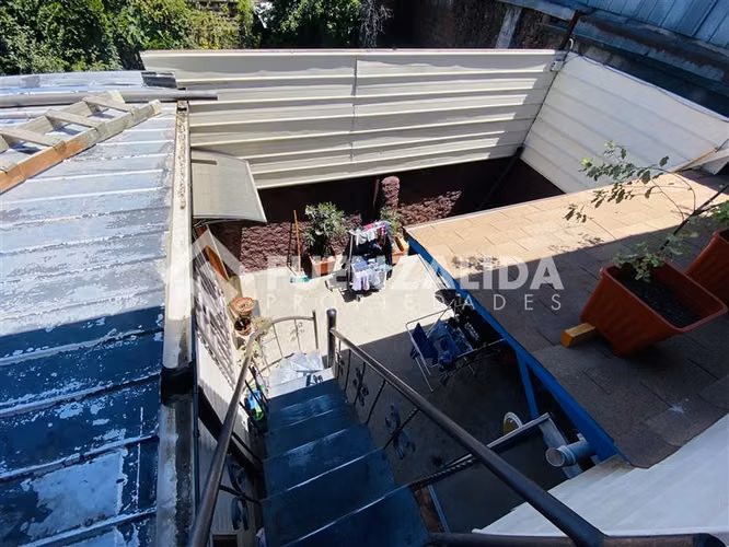 Casa para inversión en venta de 9 dorm. en La Cisterna
