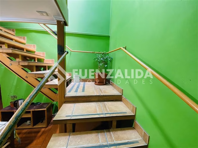 Casa en venta para inversionistas de 11 dorm. en La Cisterna