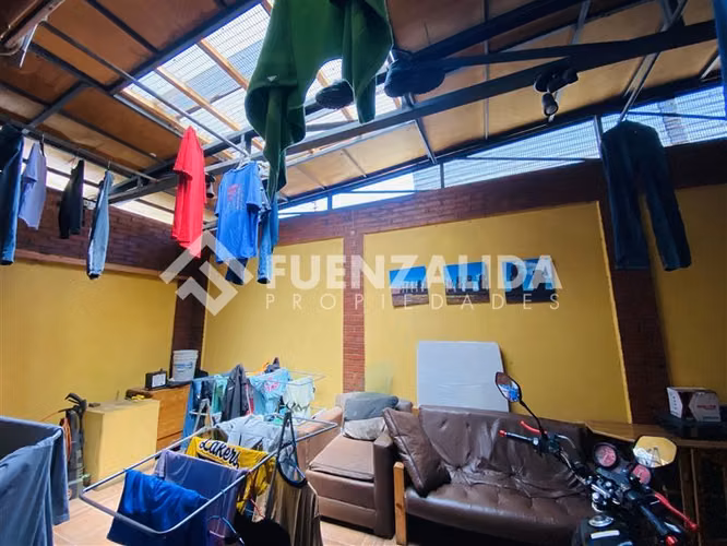 Casa en venta para inversionistas de 11 dorm. en La Cisterna