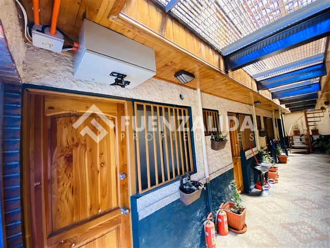 Casa con dptos interiores en venta de 15 dorm. La Cisterna
