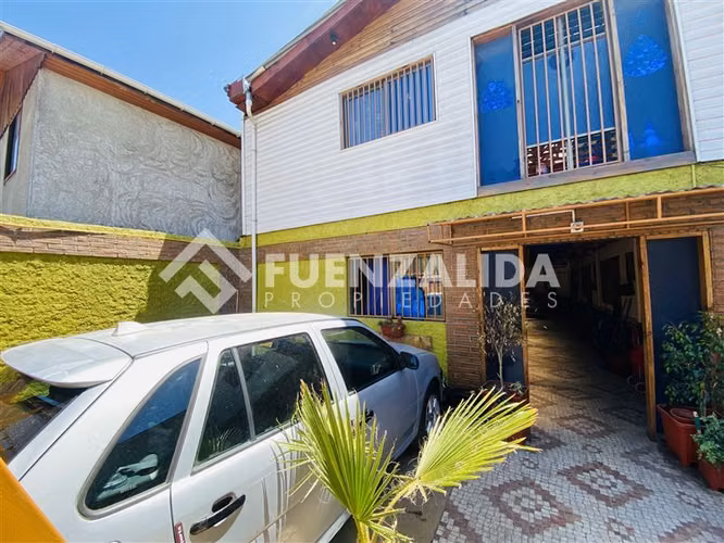 Casa con dptos interiores en venta de 15 dorm. La Cisterna