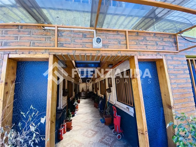 Casa con dptos interiores en venta de 15 dorm. La Cisterna