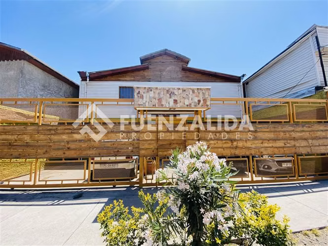 Casa con dptos interiores en venta de 15 dorm. La Cisterna