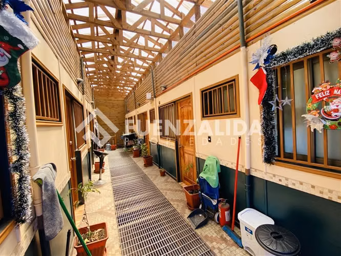 Casa con dptos interiores en venta de 15 dorm. La Cisterna