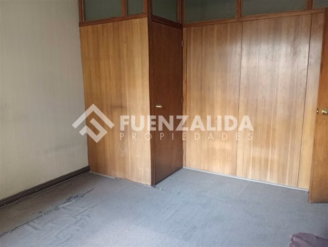 Venta oficina en Santiago, 4 privados, Metro Moneda