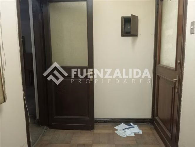 Venta oficina en Santiago, 4 privados, Metro Moneda
