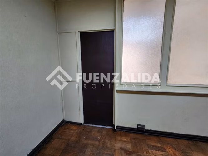 Venta oficina Santiago 57 mt2 3P Metro Plaza de Armas