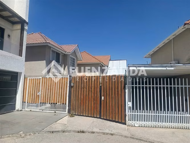 Venta casa Lampa Barrio Santo Tomás 3 dormitorios 3 baños