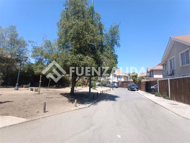 Venta casa Lampa Barrio Santo Tomás 3 dormitorios 3 baños