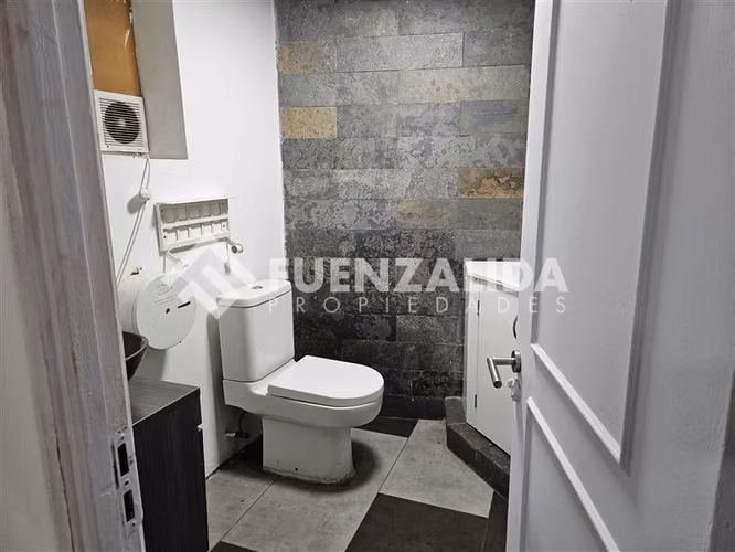 Venta,Oficina,Santiago,6 privados,3baños, Metro Santa lucia
