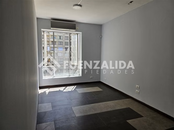 Venta,Oficina,Santiago,6 privados,3baños, Metro Santa lucia