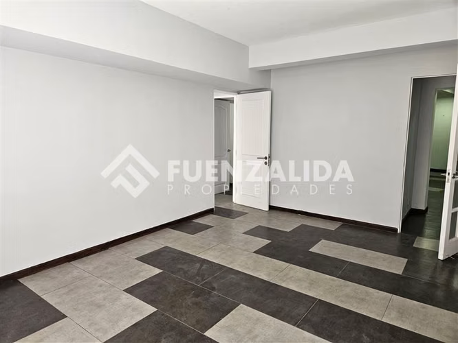 Venta,Oficina,Santiago,6 privados,3baños, Metro Santa lucia
