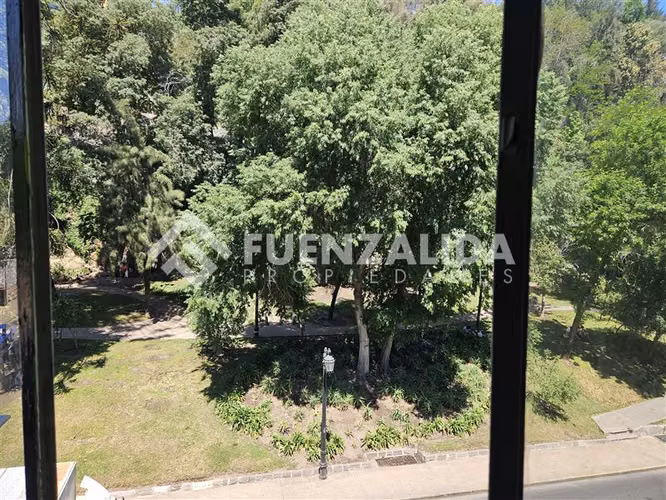 Venta,Oficina,Santiago,6 privados,3baños, Metro Santa lucia