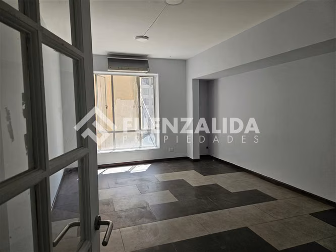 Venta,Oficina,Santiago,6 privados,3baños, Metro Santa lucia